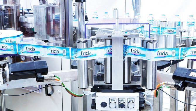 bottle labeling equipment industrial application