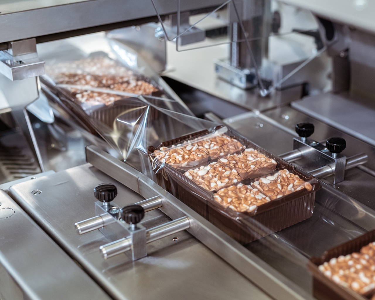 snacks packing machine industrial application
